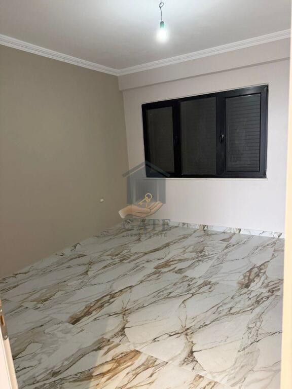 Appartamento di 109 m² in affitto per uffici o attività commerciali – Vila e Zogut, Durrës