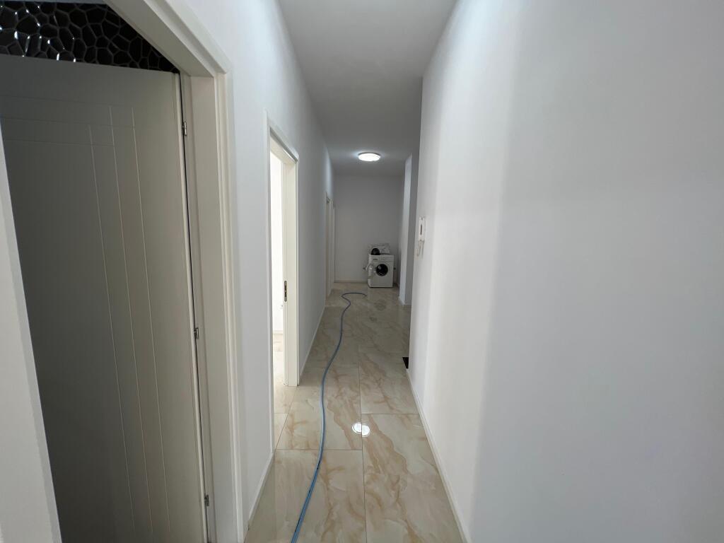 📣 AFFITTO Appartamento 3+1 Con 2 Bagni E Balcone 📍 Complesso Tower Bridge, Vicino Commissariato N. 4 ✨   🏢 Nuova Costruzione  🪜 7° Piano (Con Ascensore)   💶 Prezzo 600 Euro  🅿️ Possibilità Di Parcheggio Con Pagamento Extra