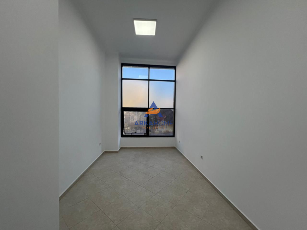 UFFICIO IN AFFITTO 26M2 "IN CENTRO" 45000 LEKE