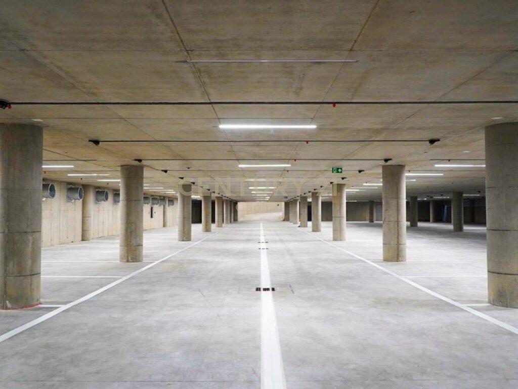 Posto Auto in Vendita, Complesso di Servizi