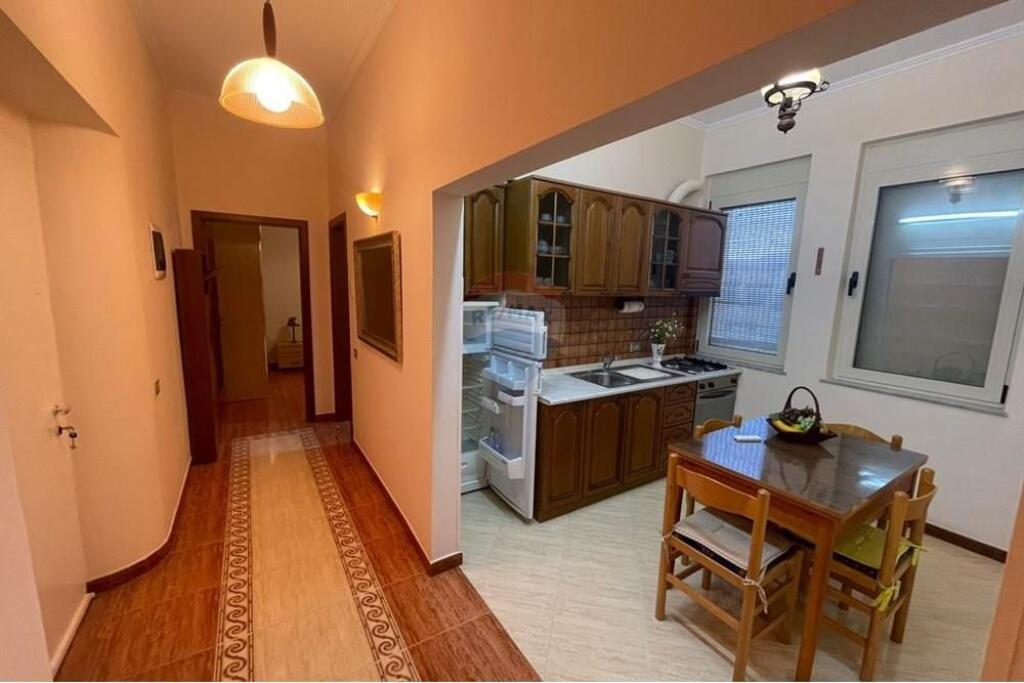 Appartamento - In Affitto - Piazza Skënderbej, Tirana