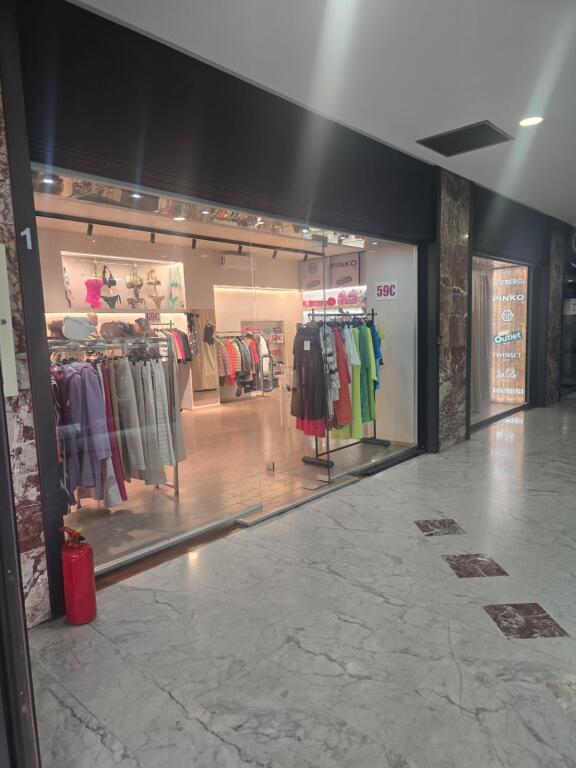 SHOP FOR RENT IN THE CENTER