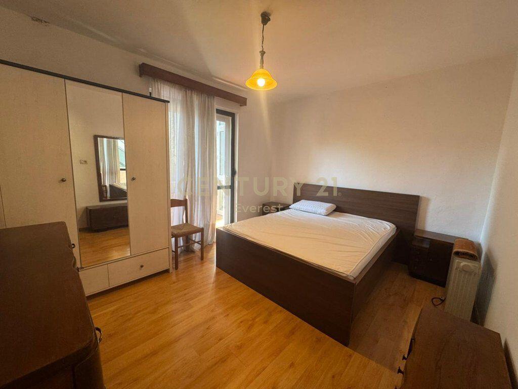 Rruga Fortuzi, Japim Apartamet 3+1 Per Qira