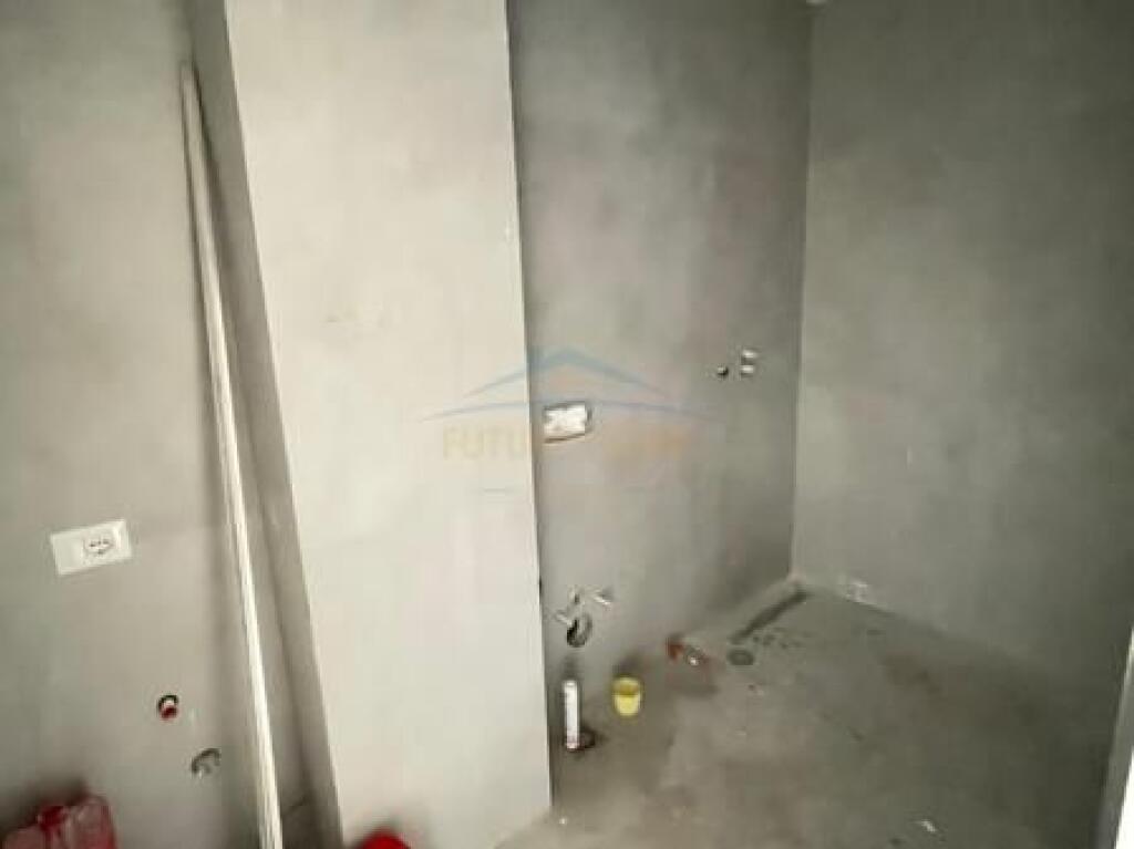 Shitet, Apartament 2+1+2, Jordan Misja, Tiranë