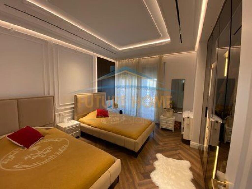 Shitet, Apartament 4+1+3+2Poste Parkimi, Rezidenca "EURO 3D", Tiranë.