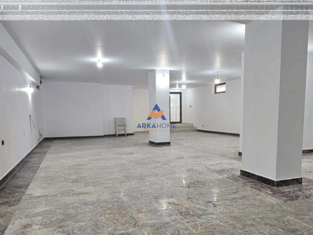 AFFITTASI LOCALE 200M2 "RRUGA SAMI FRASHERI , VICINO ALLA FARMACIA BLOK" 300.000 LEKE