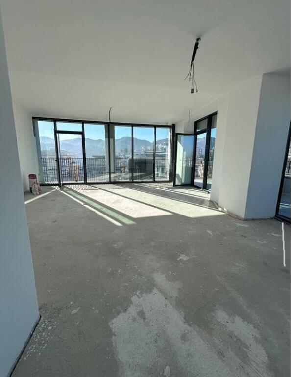 VENDESI APPARTAMENTO 3+1+2 POSTI AUTO LAKE VIEW RESIDENCE
