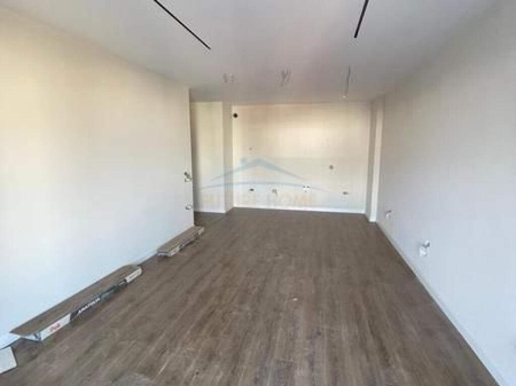 Shitet, Apartament 2+1+2, Jordan Misja, Tiranë