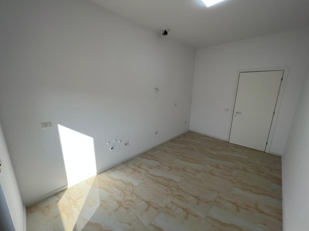 📣 AFFITTO Appartamento 3+1 Con 2 Bagni E Balcone 📍 Complesso Tower Bridge, Vicino Commissariato N. 4 ✨   🏢 Nuova Costruzione  🪜 7° Piano (Con Ascensore)   💶 Prezzo 600 Euro  🅿️ Possibilità Di Parcheggio Con Pagamento Extra