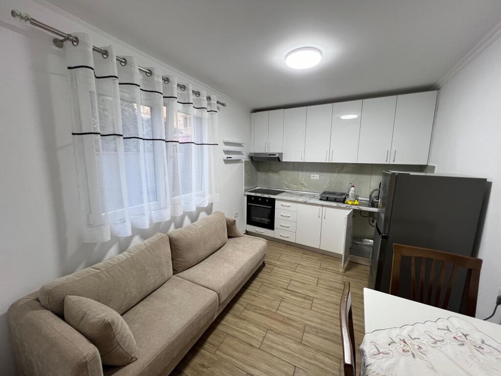 🏠 Appartamento 1+1 in affitto al Viale Zogu i Parë! 📍 Centro