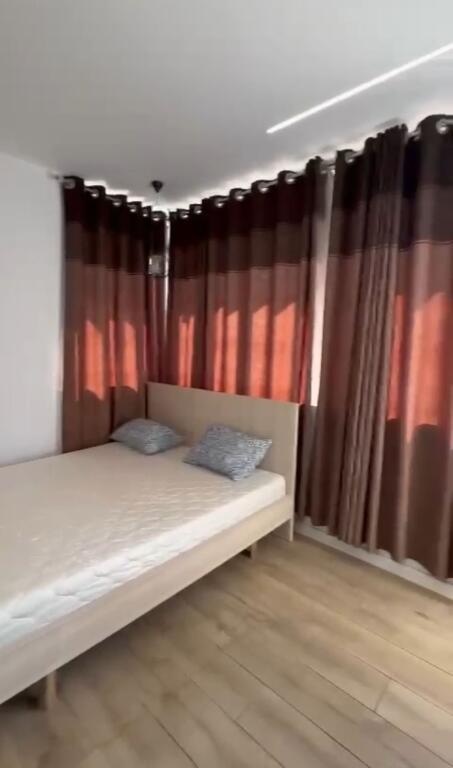 Duplex 2+1 in affitto Kodra e diellit, vicino al mercato cok Prezzo: 500 mila leke