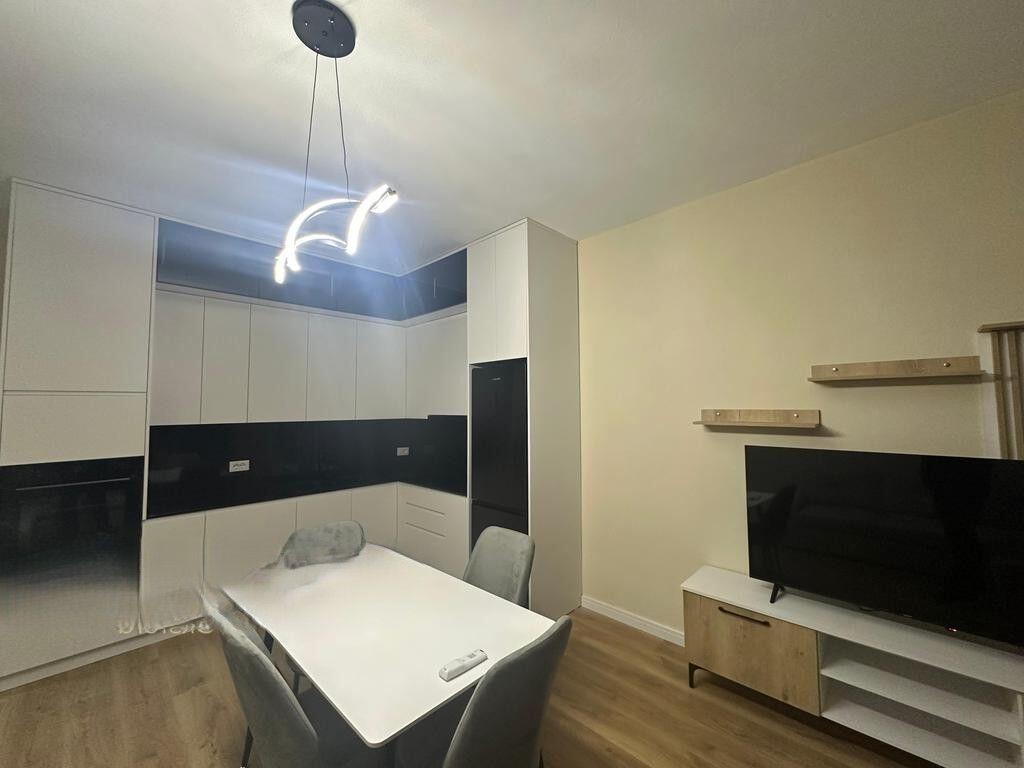 APARTAMENT PER QIRA 2+1 ME POST PARKIMI NE SAUK I RI! 550 € /Muaj