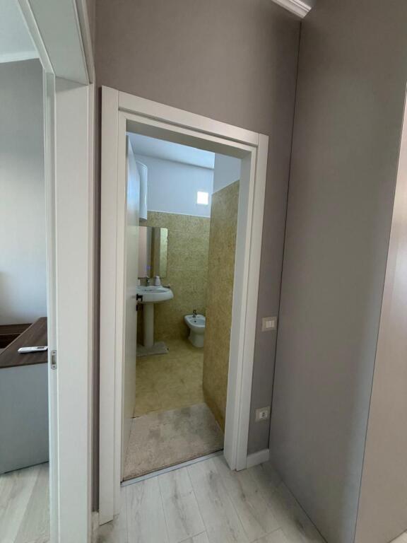 2+1 con veranda, lago secco, 800 euro con parcheggio