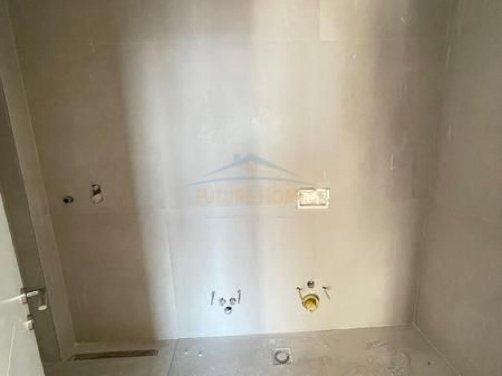 Shitet, Apartament 2+1+2, Jordan Misja, Tiranë