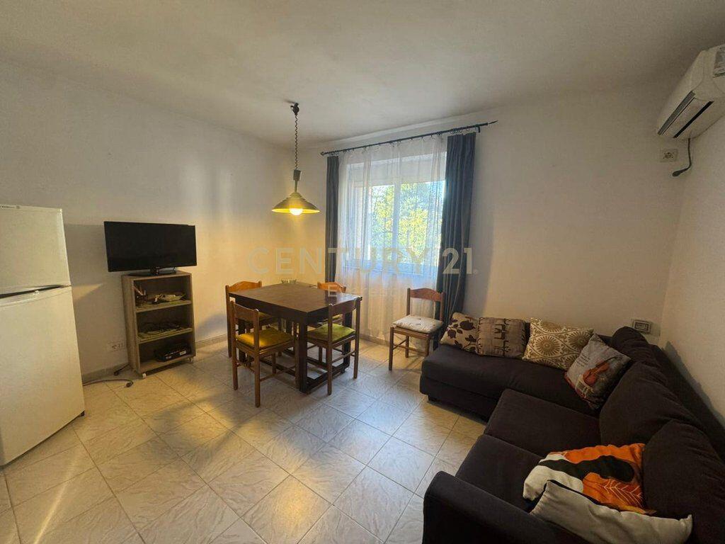 Rruga Fortuzi, Japim Apartamet 3+1 Per Qira