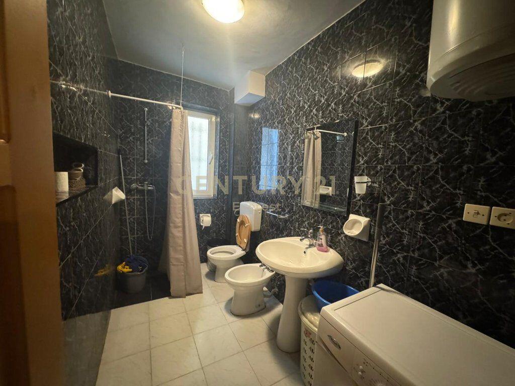 Rruga Fortuzi, Japim Apartamet 3+1 Per Qira