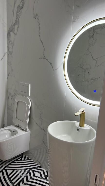 Affittasi appartamento 2+1+2 con 2 balconi – Spiaggia, Durrës
