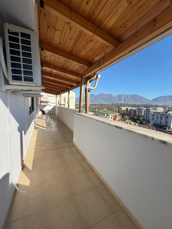 2+1 con veranda, lago secco, 800 euro con parcheggio