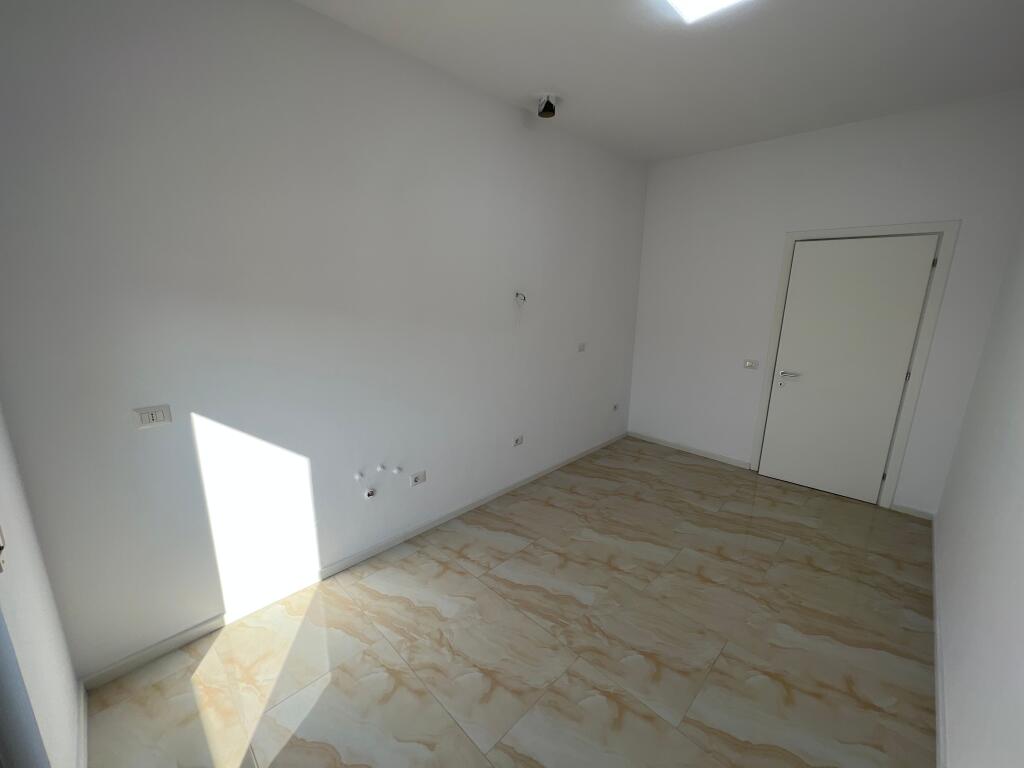 📣 QERA Apartament 3+1 Me 2 Tualete Dhe Ballkon 📍 Kompleksi Tower Bridge, Prane Komisariatit Nr. 4 ✨