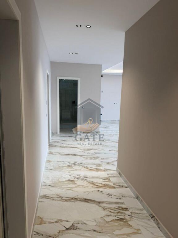 Appartamento di 109 m² in affitto per uffici o attività commerciali – Vila e Zogut, Durrës