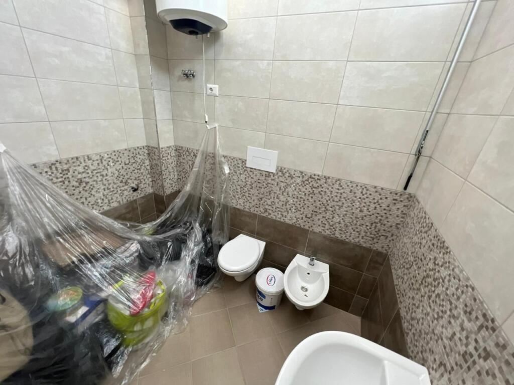 📣 QERA Apartament 3+1 Me 2 Tualete Dhe Ballkon 📍 Kompleksi Tower Bridge, Prane Komisariatit Nr. 4 ✨ 💶 Cmimi 600 Euro