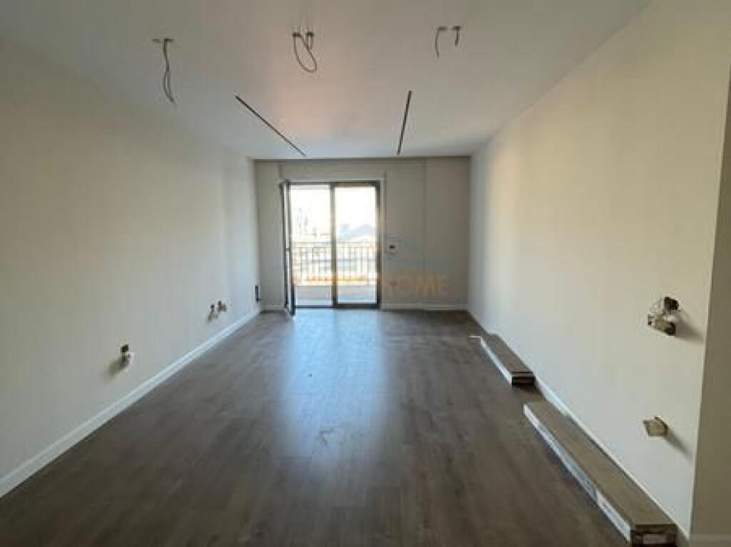 Shitet, Apartament 2+1+2, Jordan Misja, Tiranë