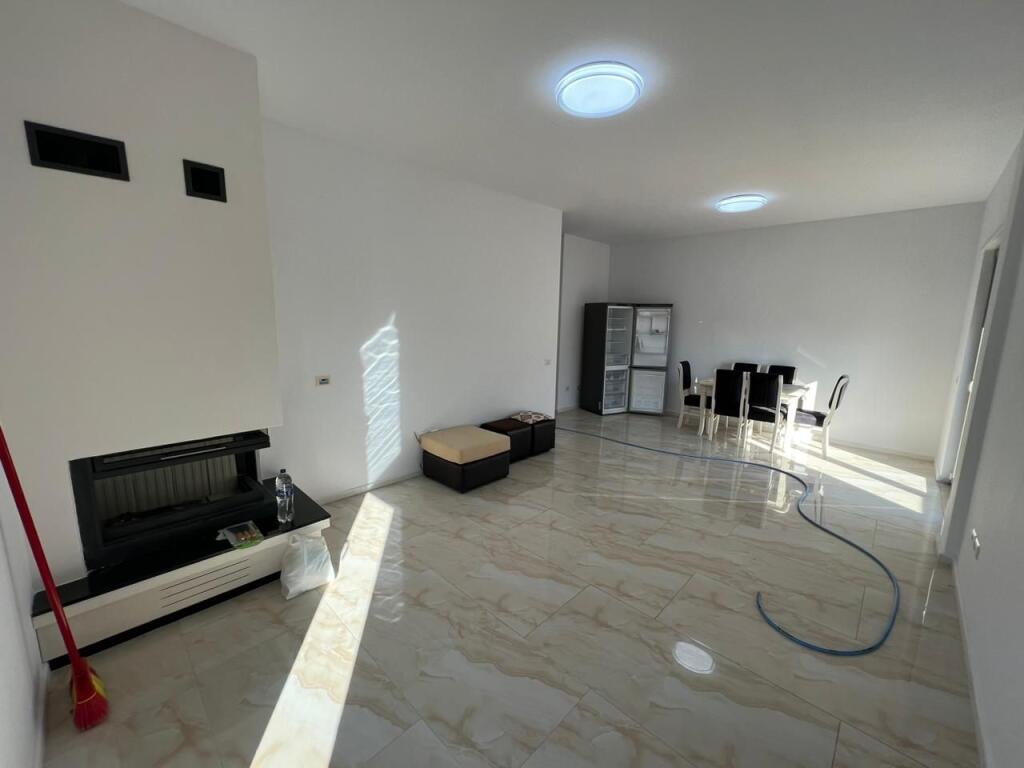 📣 QERA Apartament 3+1 Me 2 Tualete Dhe Ballkon 📍 Kompleksi Tower Bridge, Prane Komisariatit Nr. 4 ✨ 💶 Cmimi 600 Euro