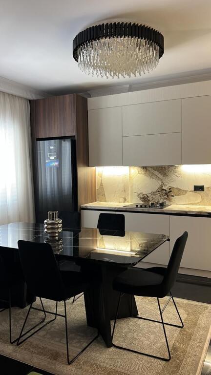 Affittasi appartamento 2+1+2 con 2 balconi – Spiaggia, Durrës