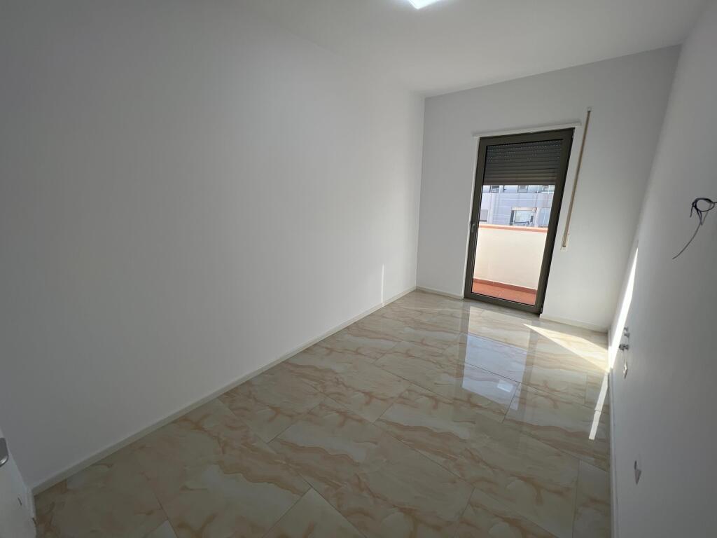 📣 AFFITTO Appartamento 3+1 Con 2 Bagni E Balcone 📍 Complesso Tower Bridge, Vicino Commissariato N. 4 ✨   🏢 Nuova Costruzione  🪜 7° Piano (Con Ascensore)   💶 Prezzo 600 Euro  🅿️ Possibilità Di Parcheggio Con Pagamento Extra