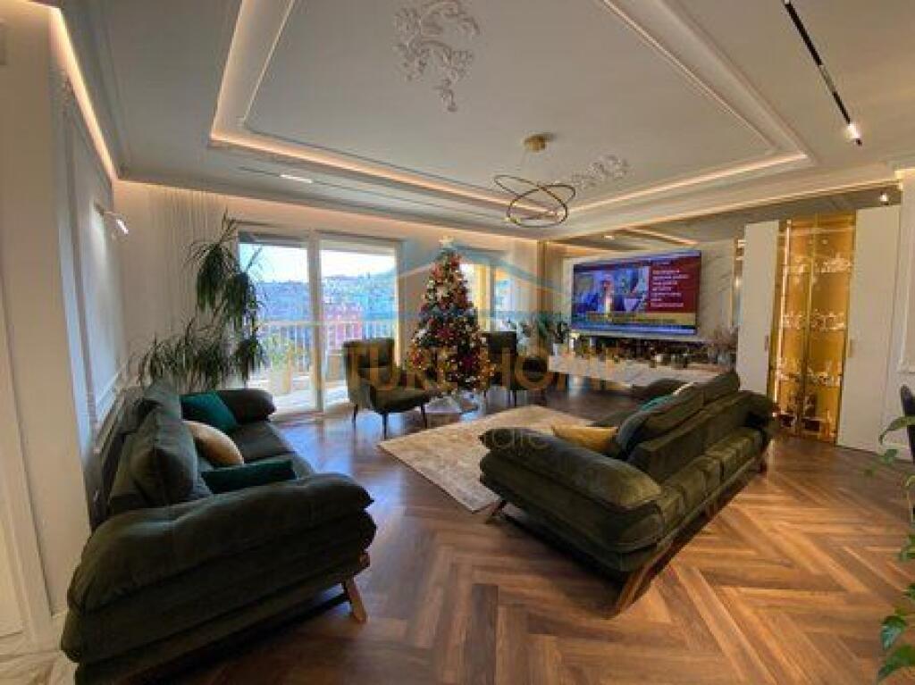 Shitet, Apartament 4+1+3+2Poste Parkimi, Rezidenca "EURO 3D", Tiranë.