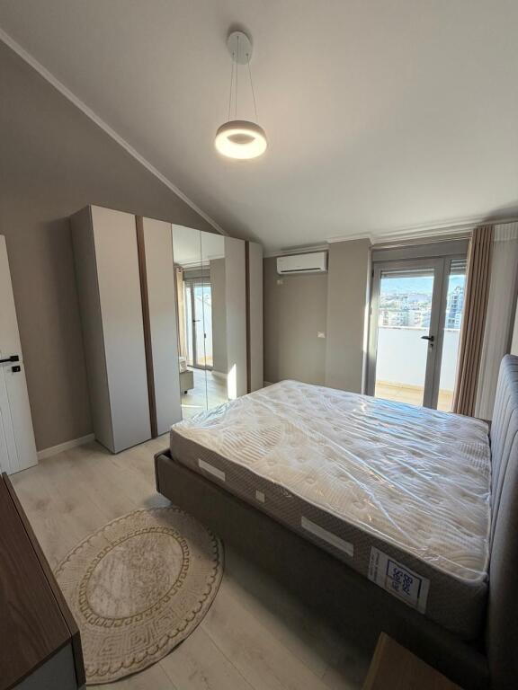 2+1 con veranda, lago secco, 800 euro con parcheggio