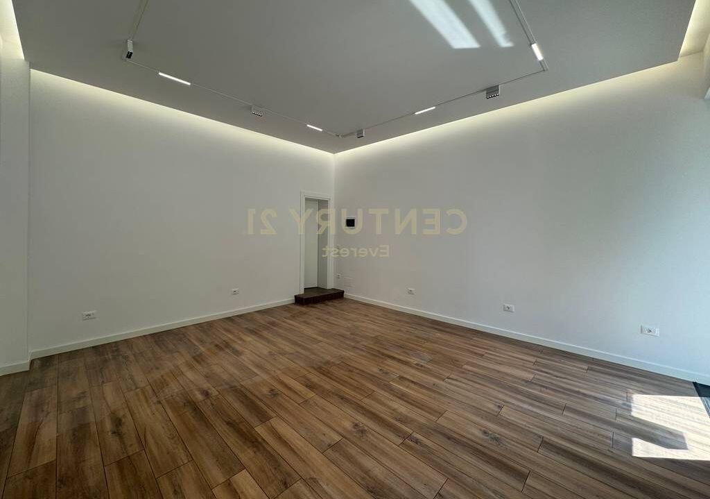COMMERCIAL SPACE FOR RENT NEAR SQUARE 21