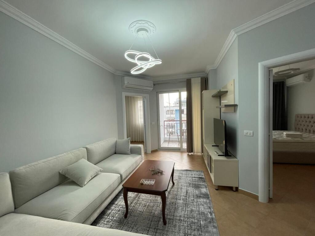 Appartamento moderno 2+1 in affitto in Via Kavaja!