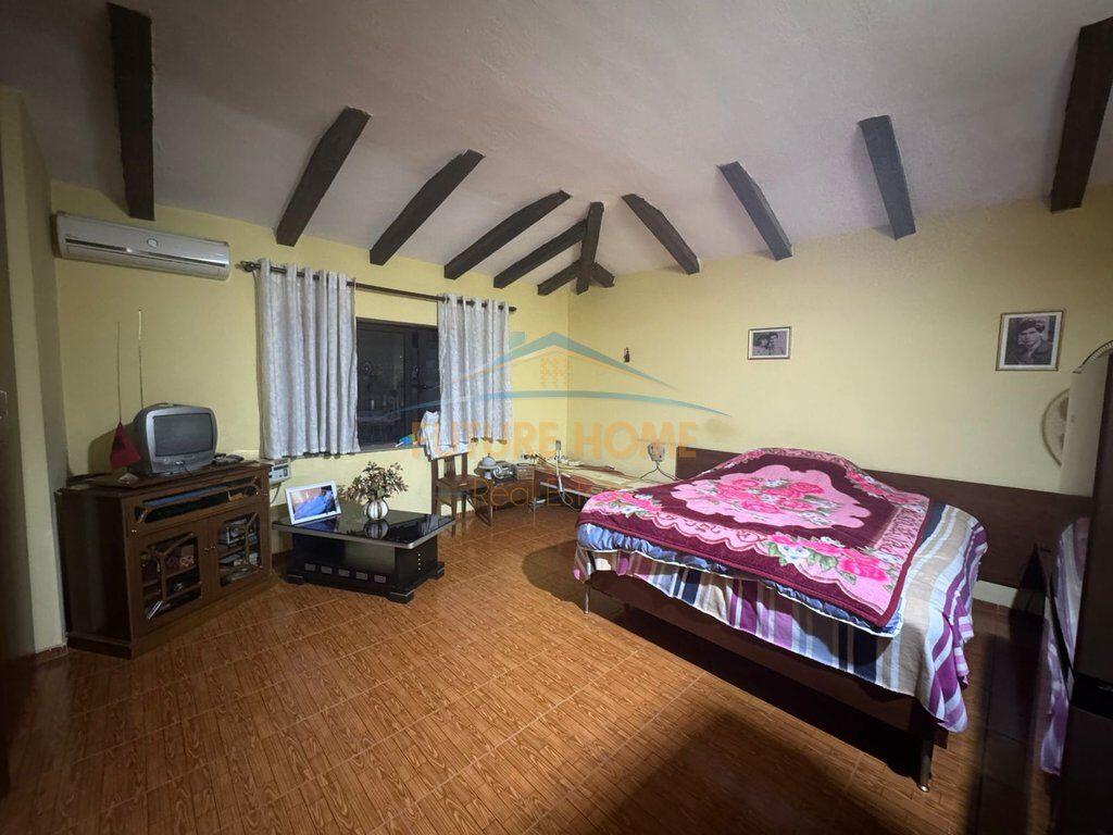 Shitet, Apartament 3+1+2, Rruga 4 Deshmorët, Tiranë. .