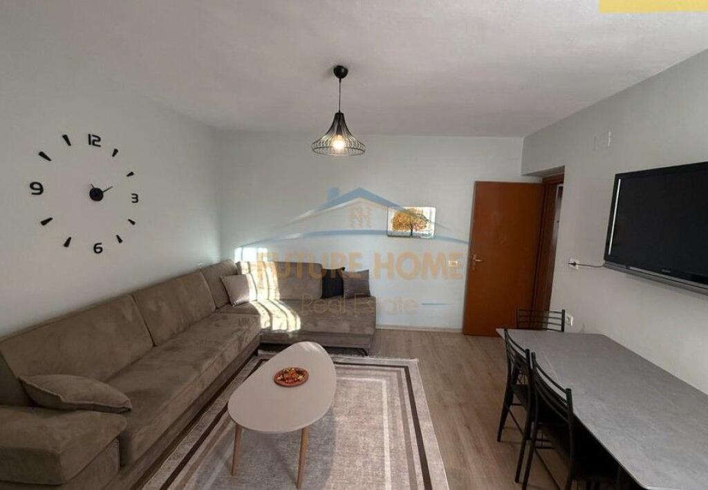 Affitto, Appartamento 2+1, Mercato Elettrico, Tirana.