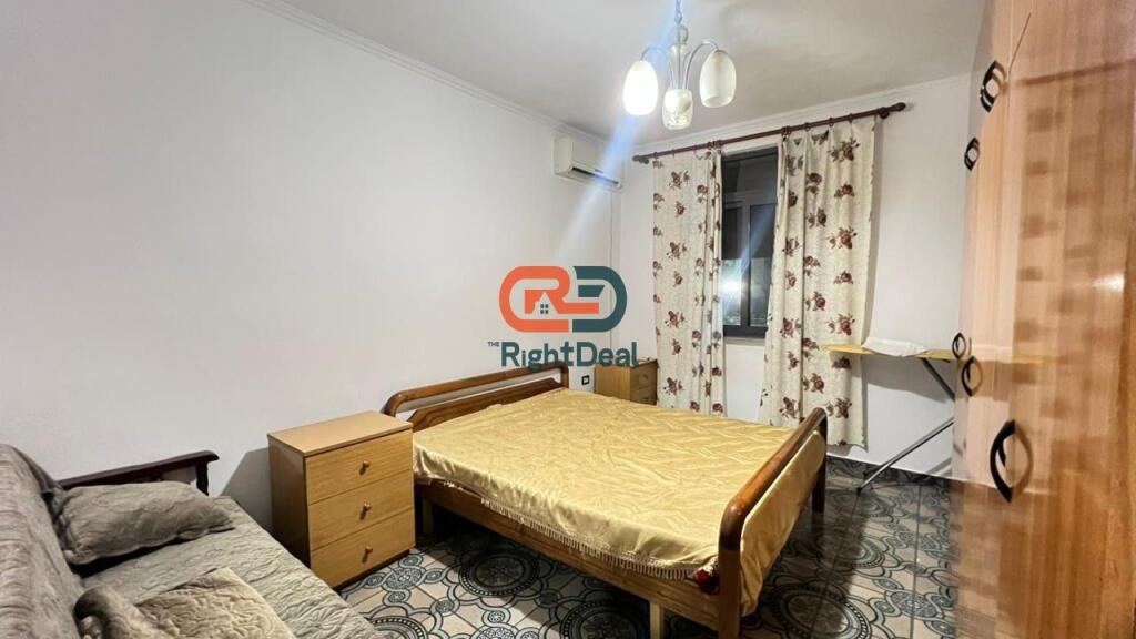Ne Laprake, Jepet Me Qira Apartament 2+1 I Mobiluar!!!