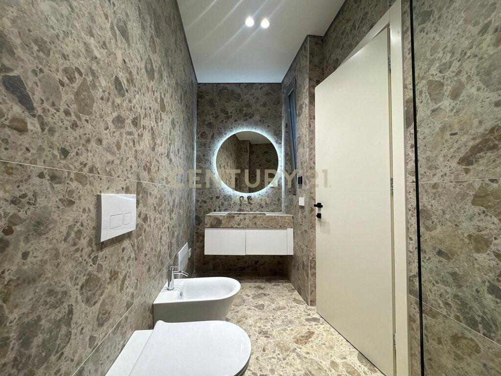 AFFITTO, APPARTAMENTO PREMIUM 2+1+2+CORTILE con POSTO AUTO ‼️ 2.200 € /Mese Sup. Totale 124m2