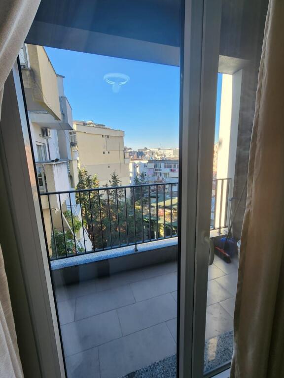 🏠 Apartament 1+1 me Qira – Komuna e Parisit