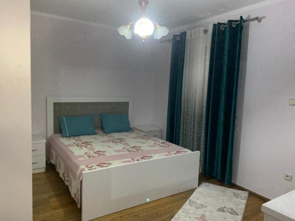 JEPET ME QIRA | Apartament 2+1+ 2 – Rruga Fortuzi, Tiranë