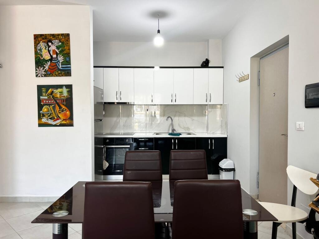Shitet Apartament 1+1 prane BKT - Orikum, Vlore