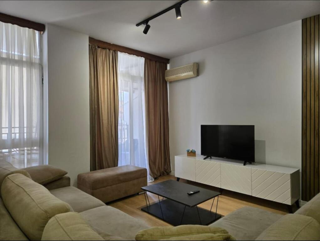 APPARTAMENTO IN AFFITTO 2+1 COMUNE DI PARIGI 800 EURO