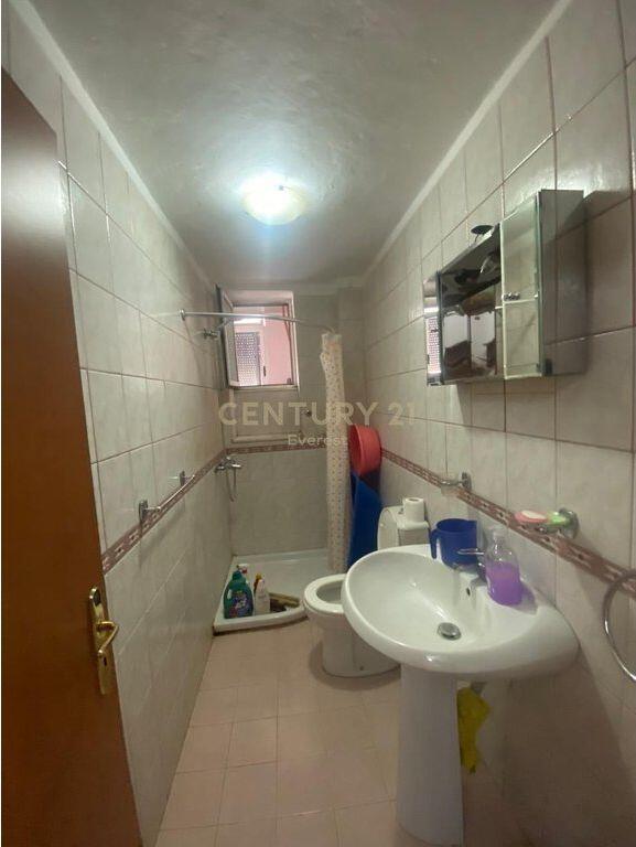 RRUGA E BARIKADAVE, JAPIM ME QIRA APARTAMENT 2+1