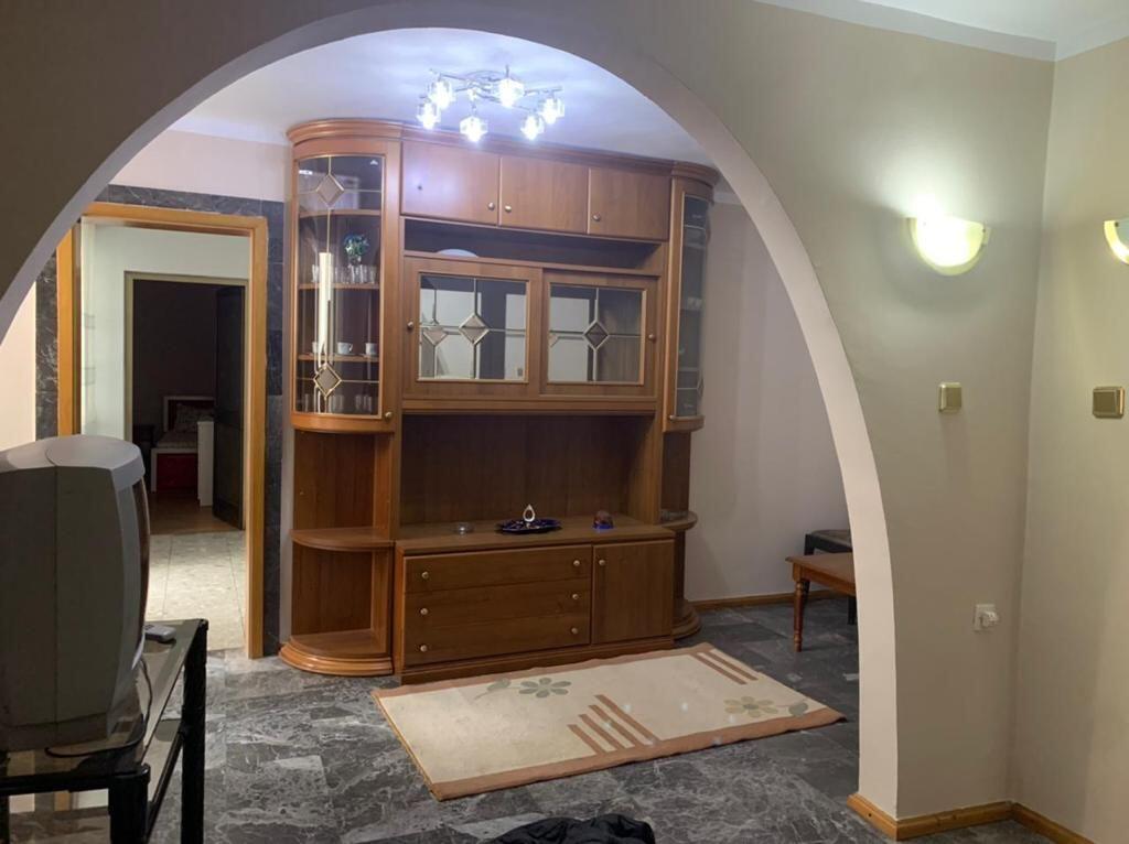 JEPET ME QIRA | Apartament 2+1+ 2 – Rruga Fortuzi, Tiranë
