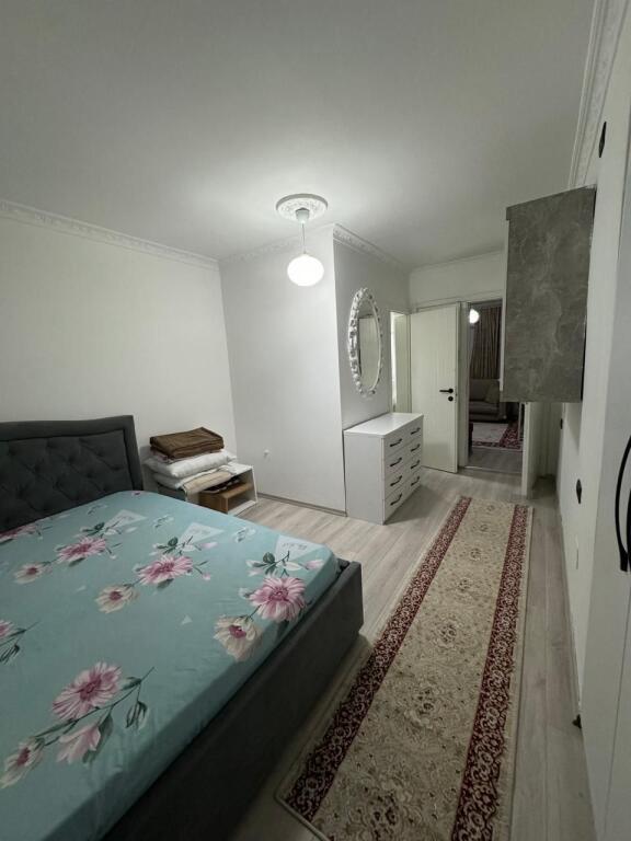 For rent Apartment 1+1, Dibra Street, at the united school 430 thousand lek