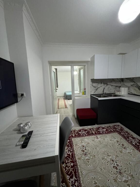 For rent Apartment 1+1, Dibra Street, at the united school 430 thousand lek