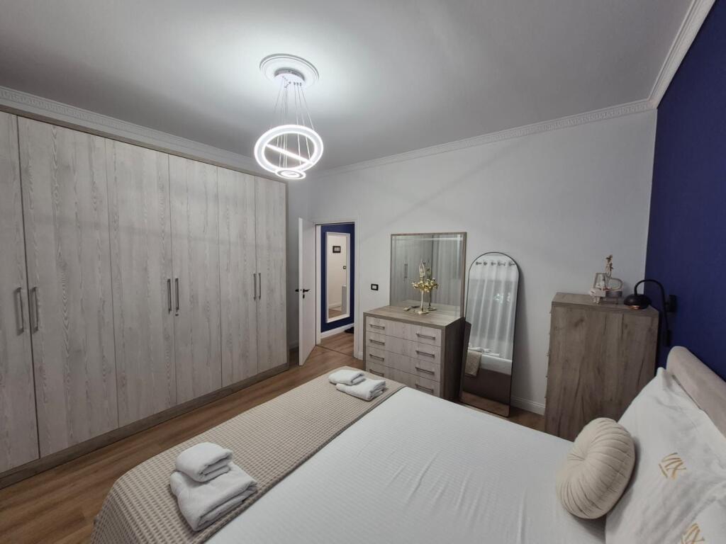 1+1, arredato di lusso vicino al liceo Partizani, 500 euro, anche per bnb