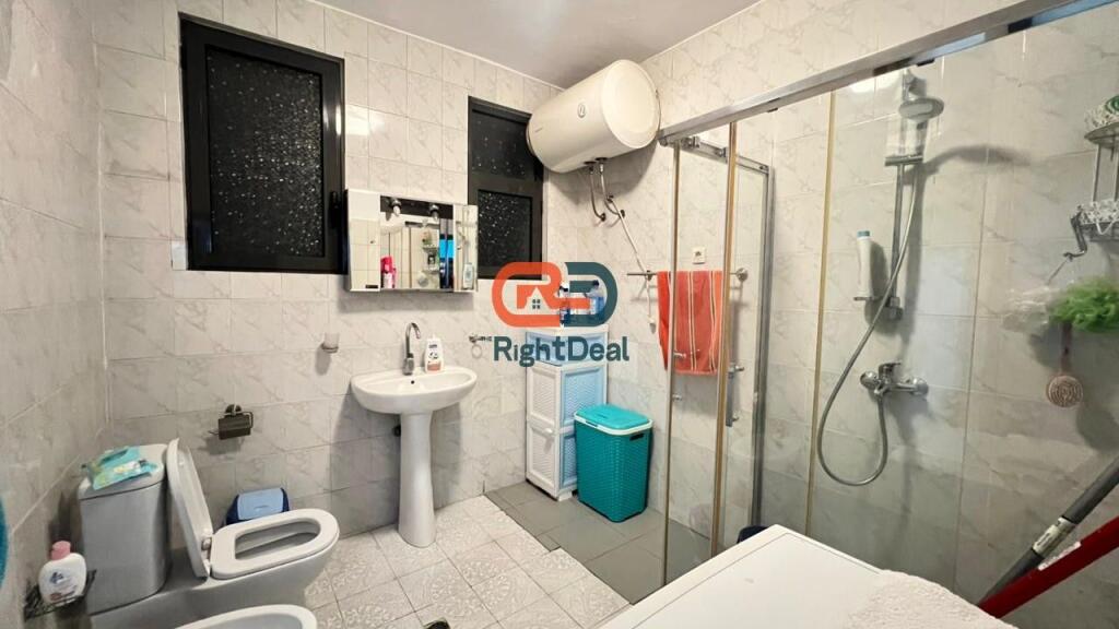 Ne Laprake, Jepet Me Qira Apartament 2+1 I Mobiluar!!!