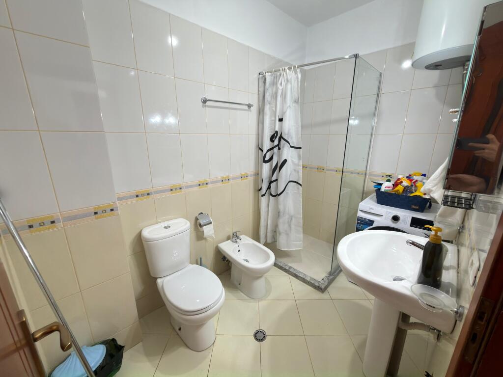 🏡 Appartamento 2+1+2 in affitto 📍 Fresk, Via Shefqet Kuka, vicino all'Istituto di Fisica Nucleare💶 Prezzo: 40.000 lek al mese