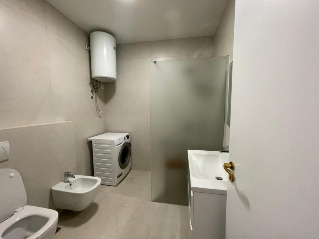Appartamento moderno 2+1 in affitto in Via Kavaja!