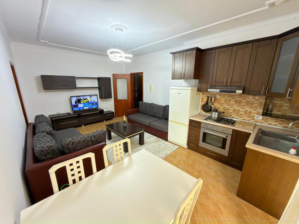 🏡 Appartamento 2+1+2 in affitto 📍 Fresk, Via Shefqet Kuka, vicino all'Istituto di Fisica Nucleare💶 Prezzo: 40.000 lek al mese